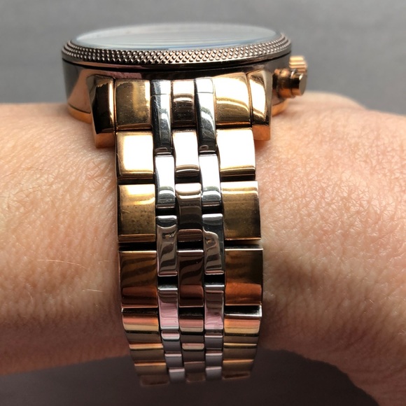 Micheal Kors Watch - Picture 2 of 5